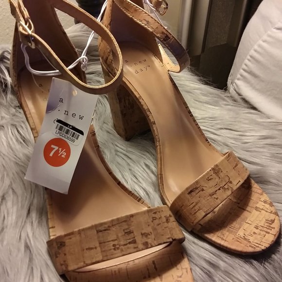 A New Day Women's AD539 Ema High Block Heel Sandal - Picture 7 of 7